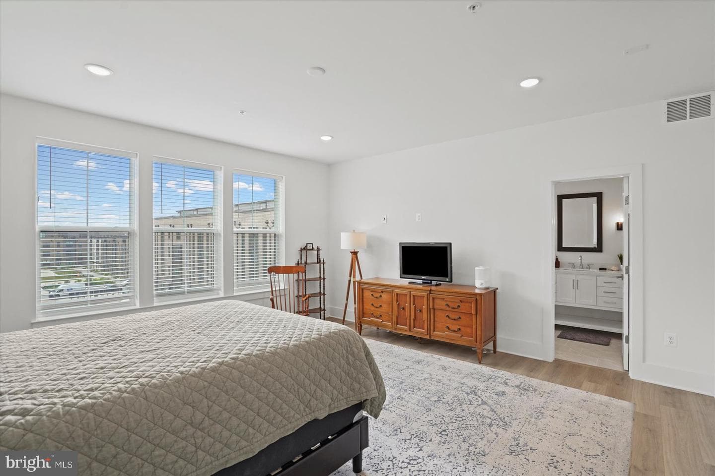 113b E Cromwell Street photo 18