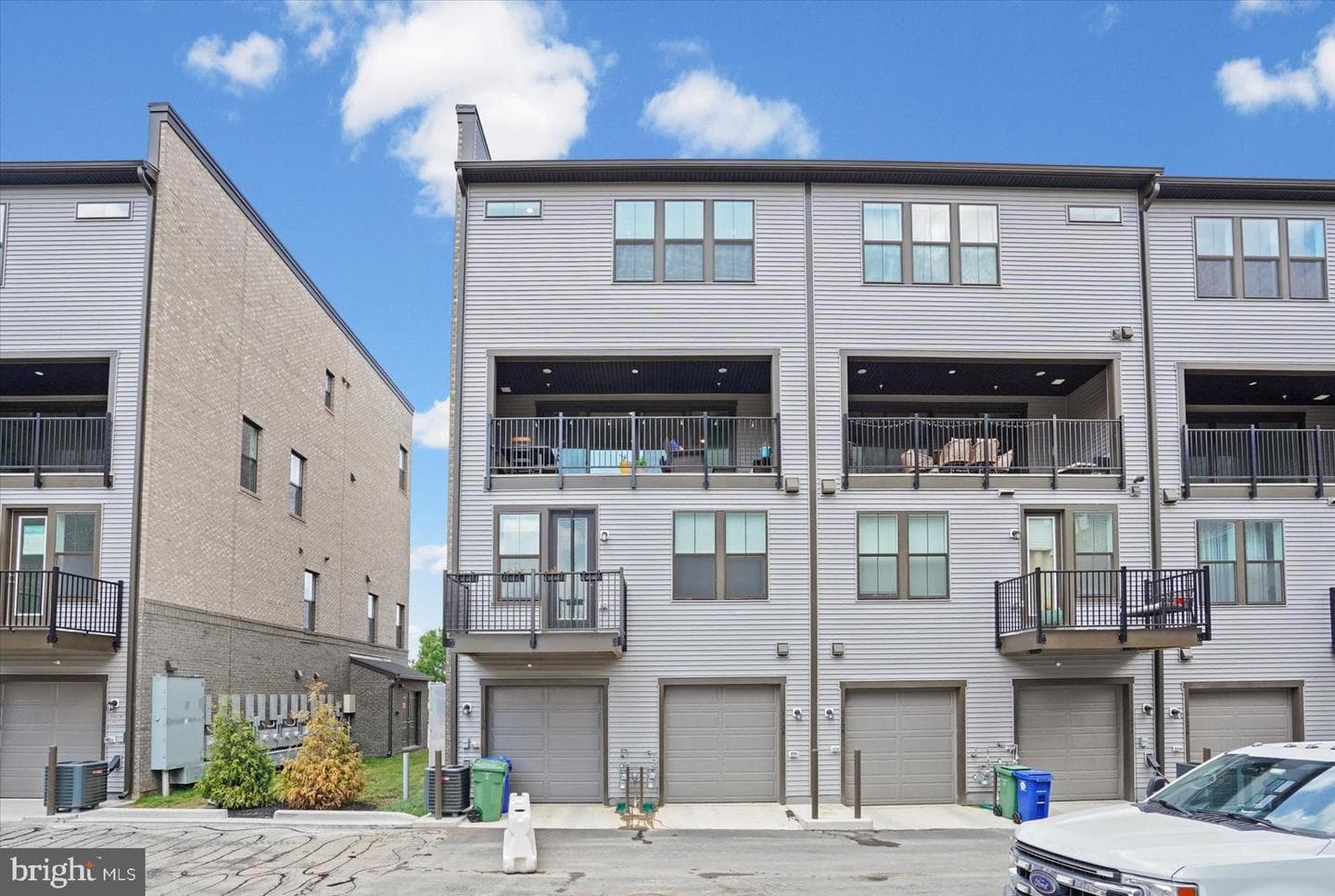113b E Cromwell Street photo 32