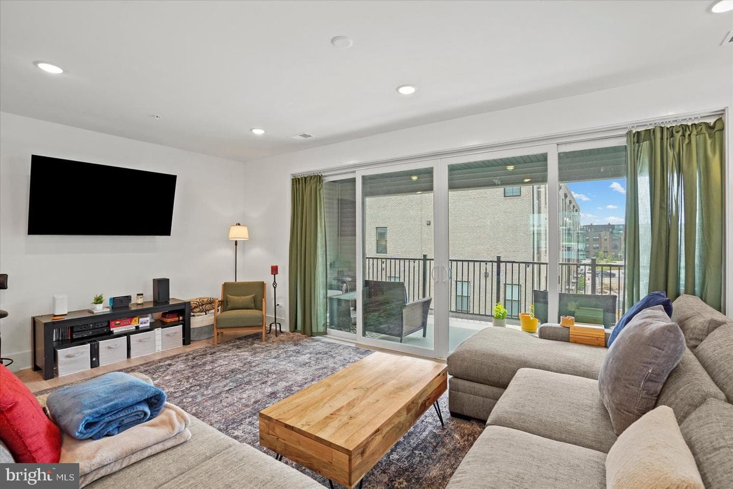 113b E Cromwell Street photo 9