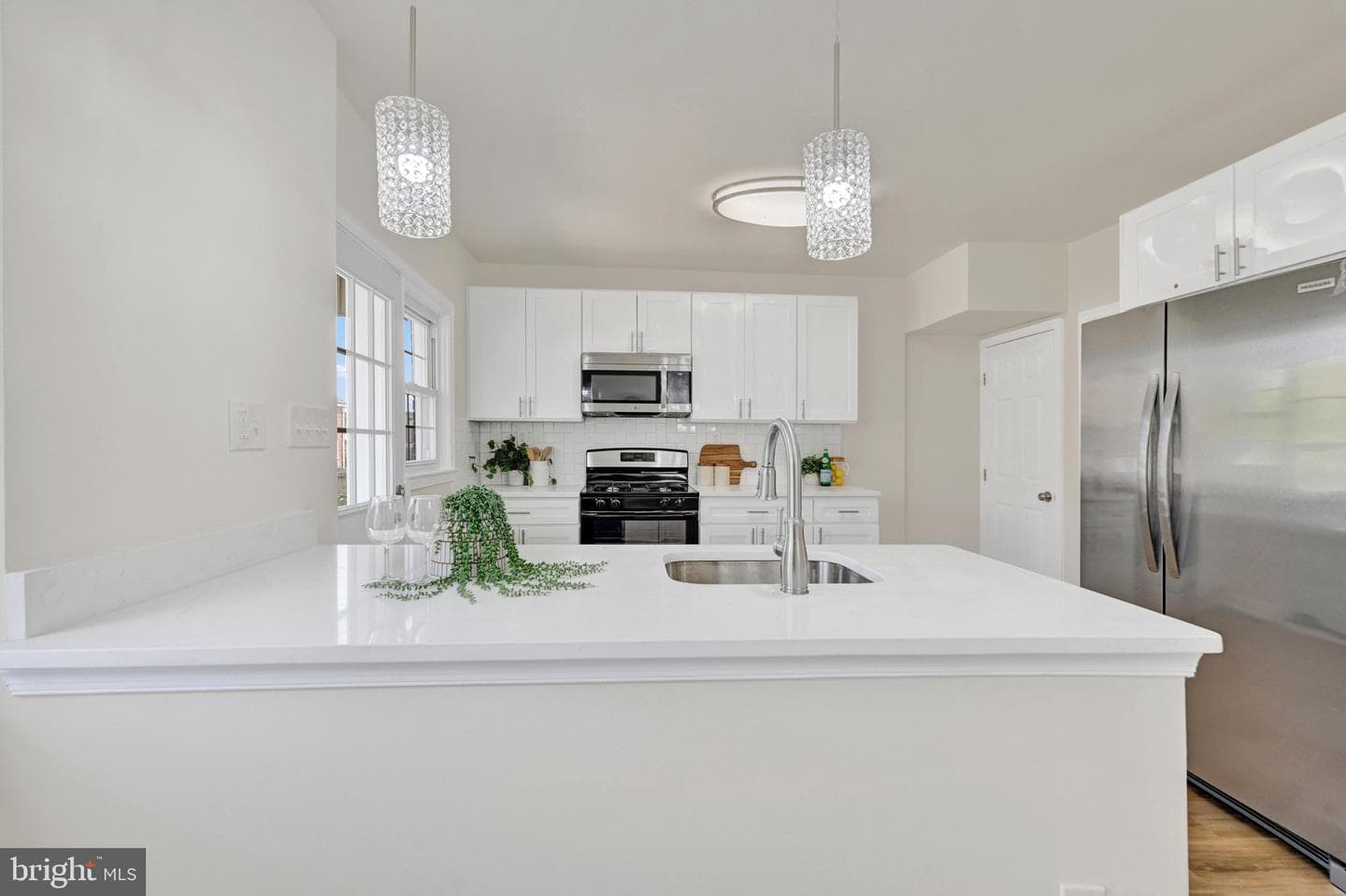 5829 The Alameda photo 9