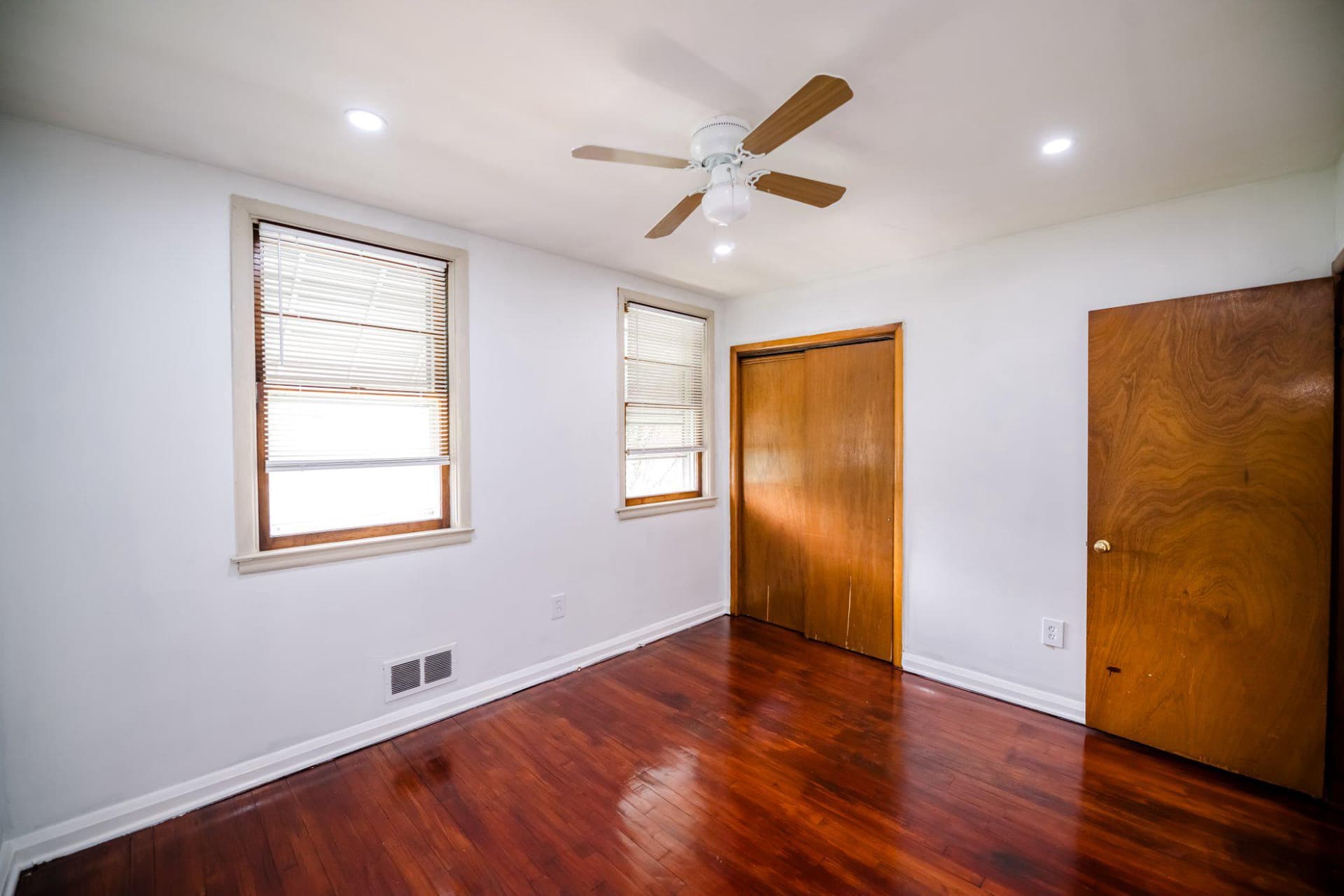 1608 Dundalk Avenue photo 18