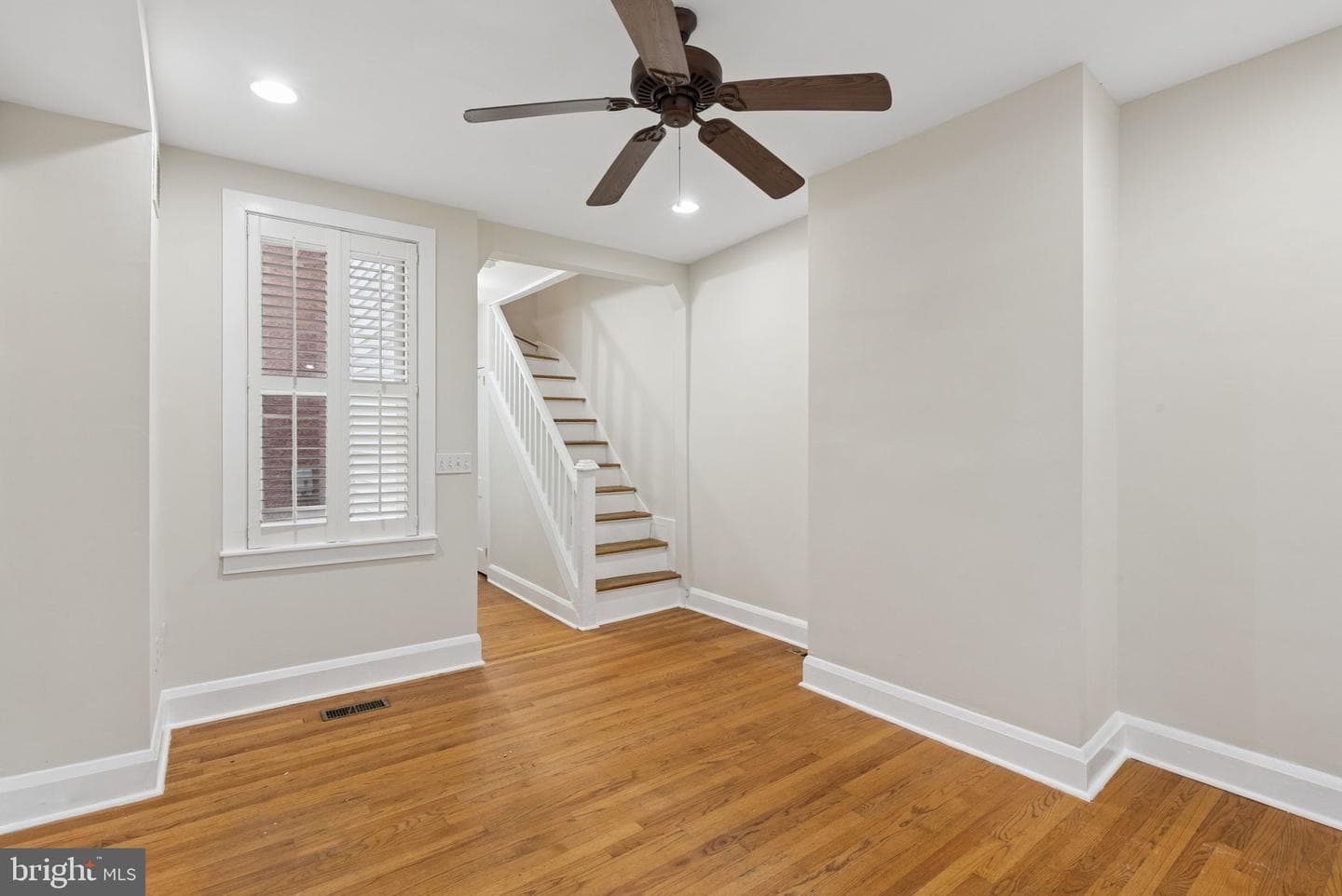 109 E West Street photo 11