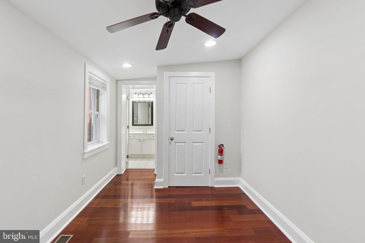109 E West Street photo 18