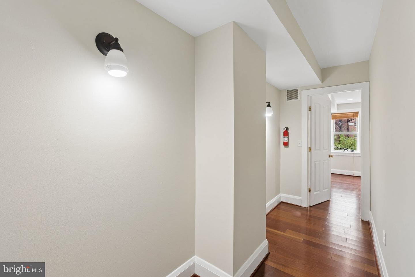 109 E West Street photo 21