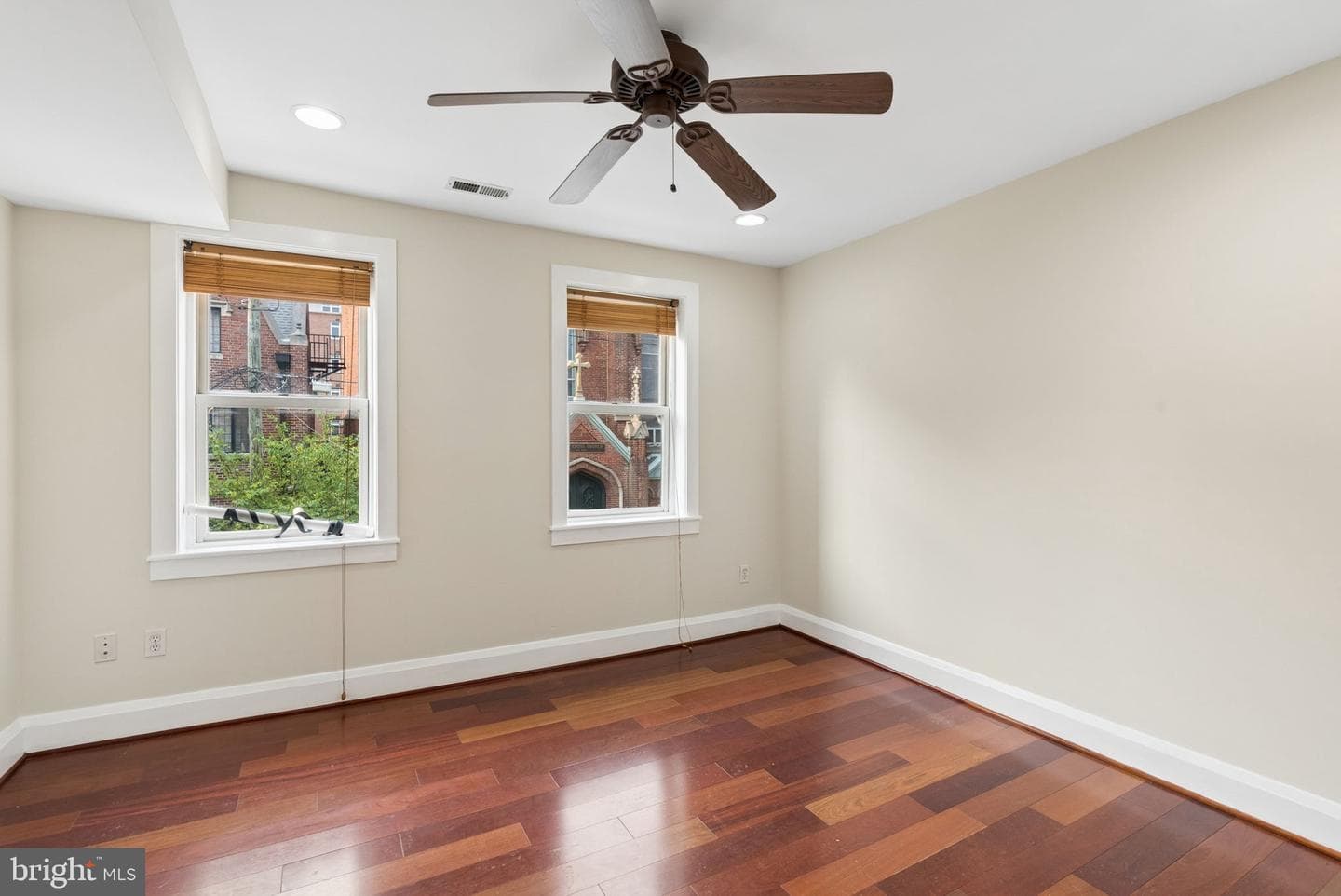 109 E West Street photo 23