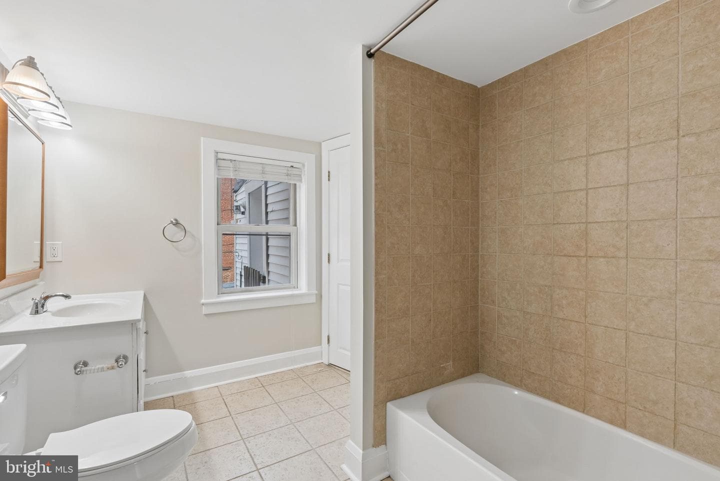 109 E West Street photo 30