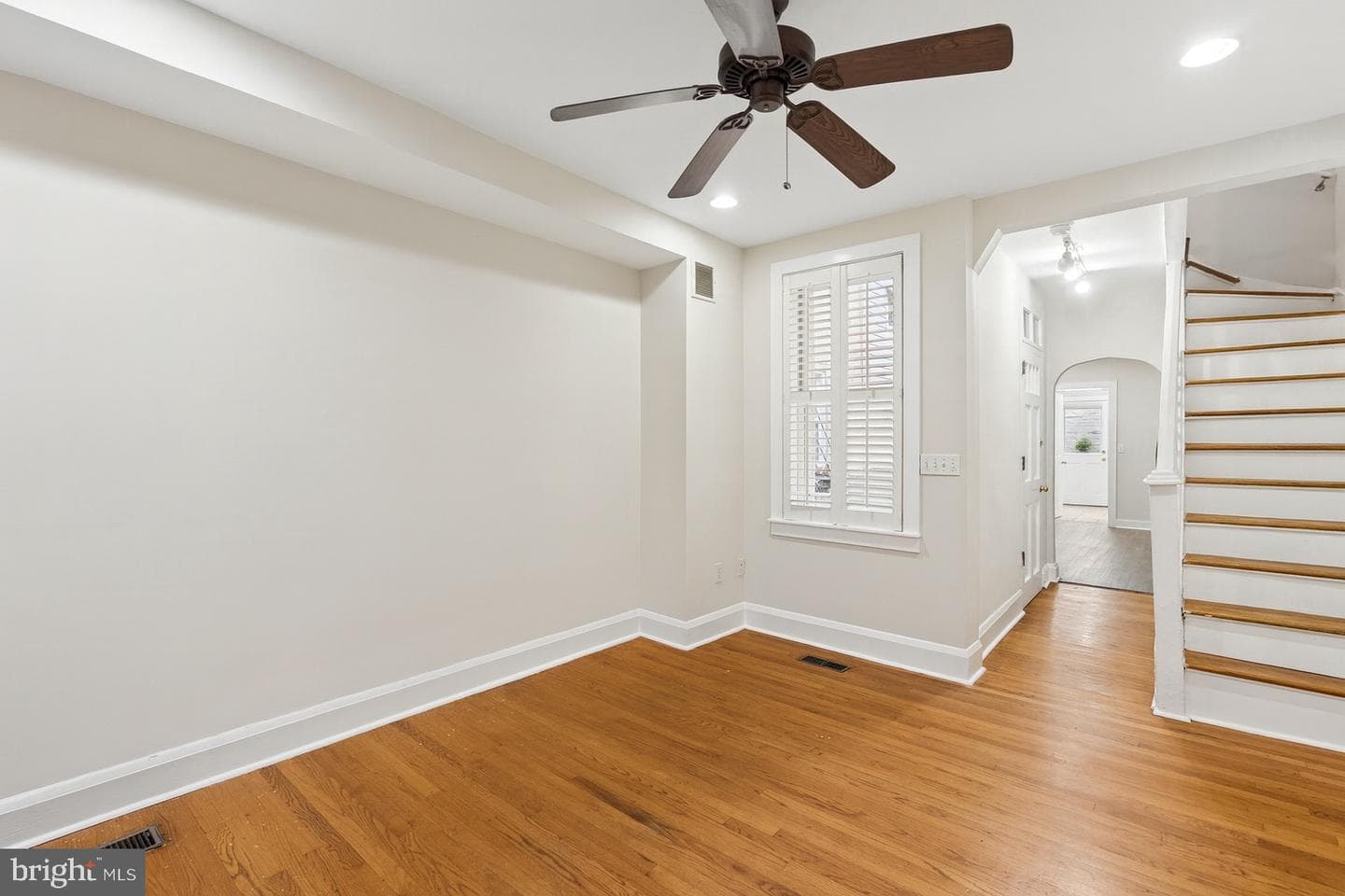 109 E West Street photo 8
