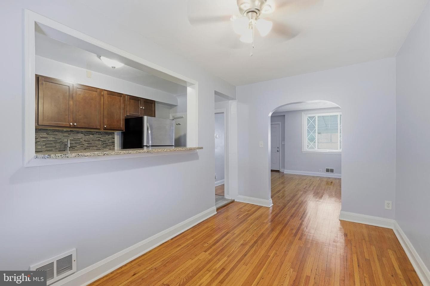 5126 Arbutus Avenue photo 11