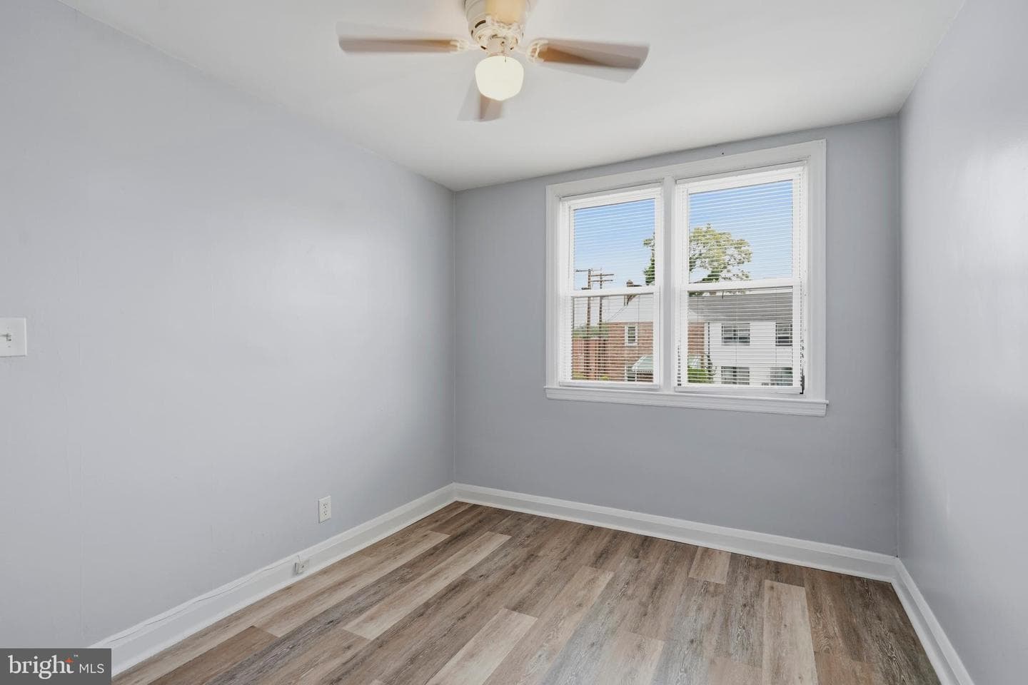5126 Arbutus Avenue photo 17