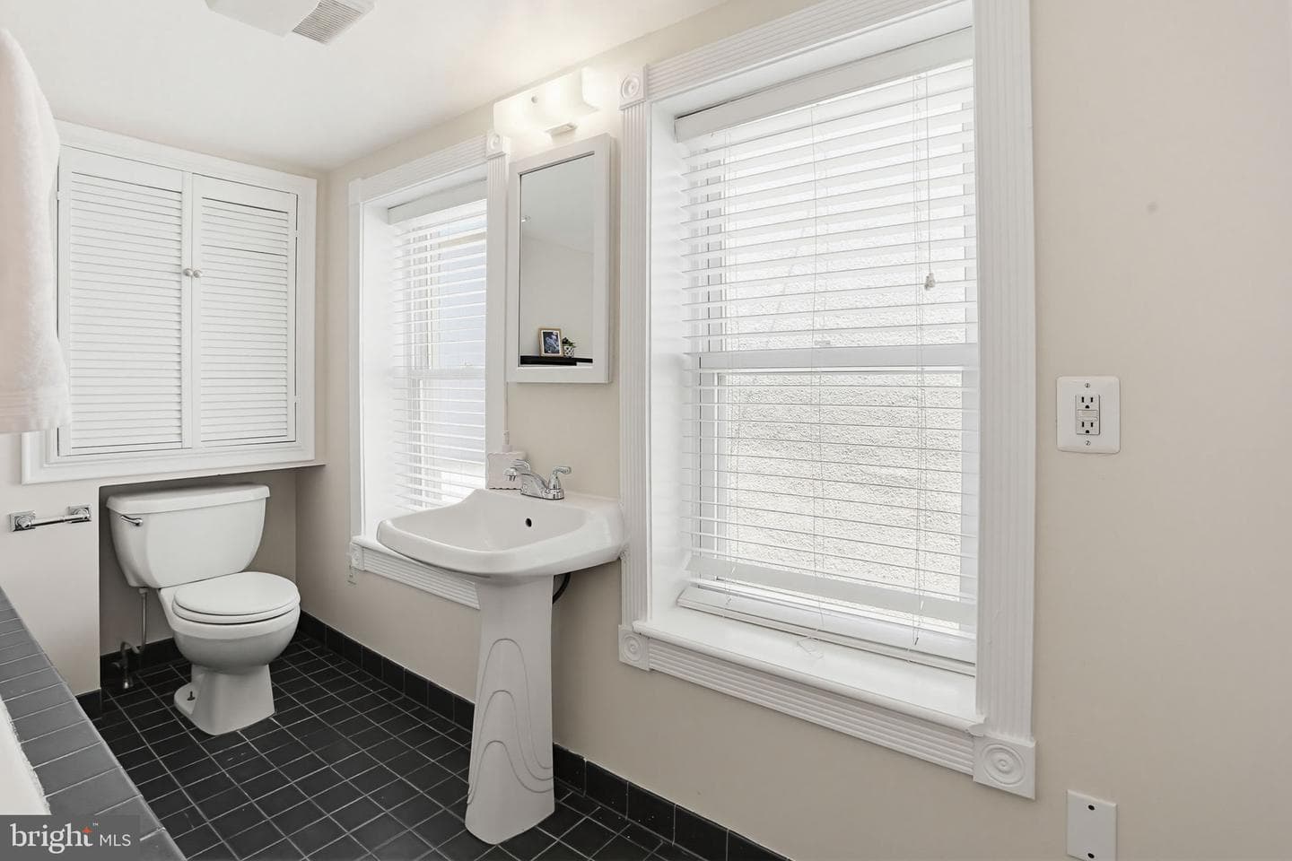 2116 Bank Street photo 34