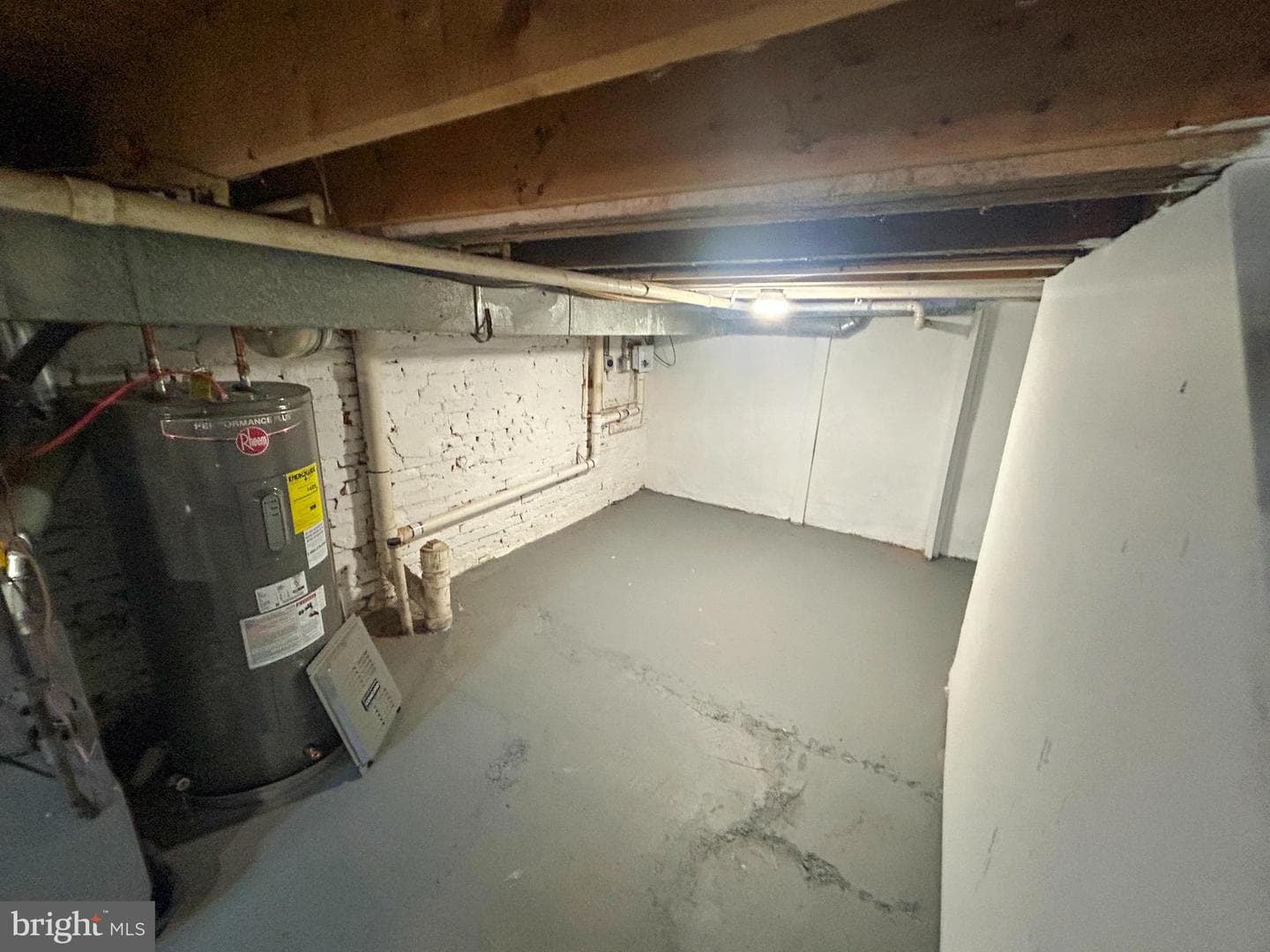 556 Gold Street photo 17