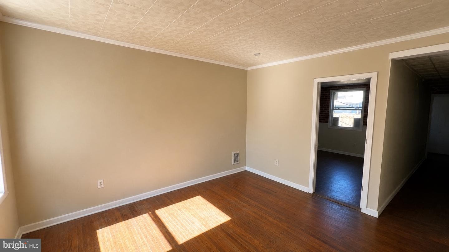 525 N Clinton Street N photo 3