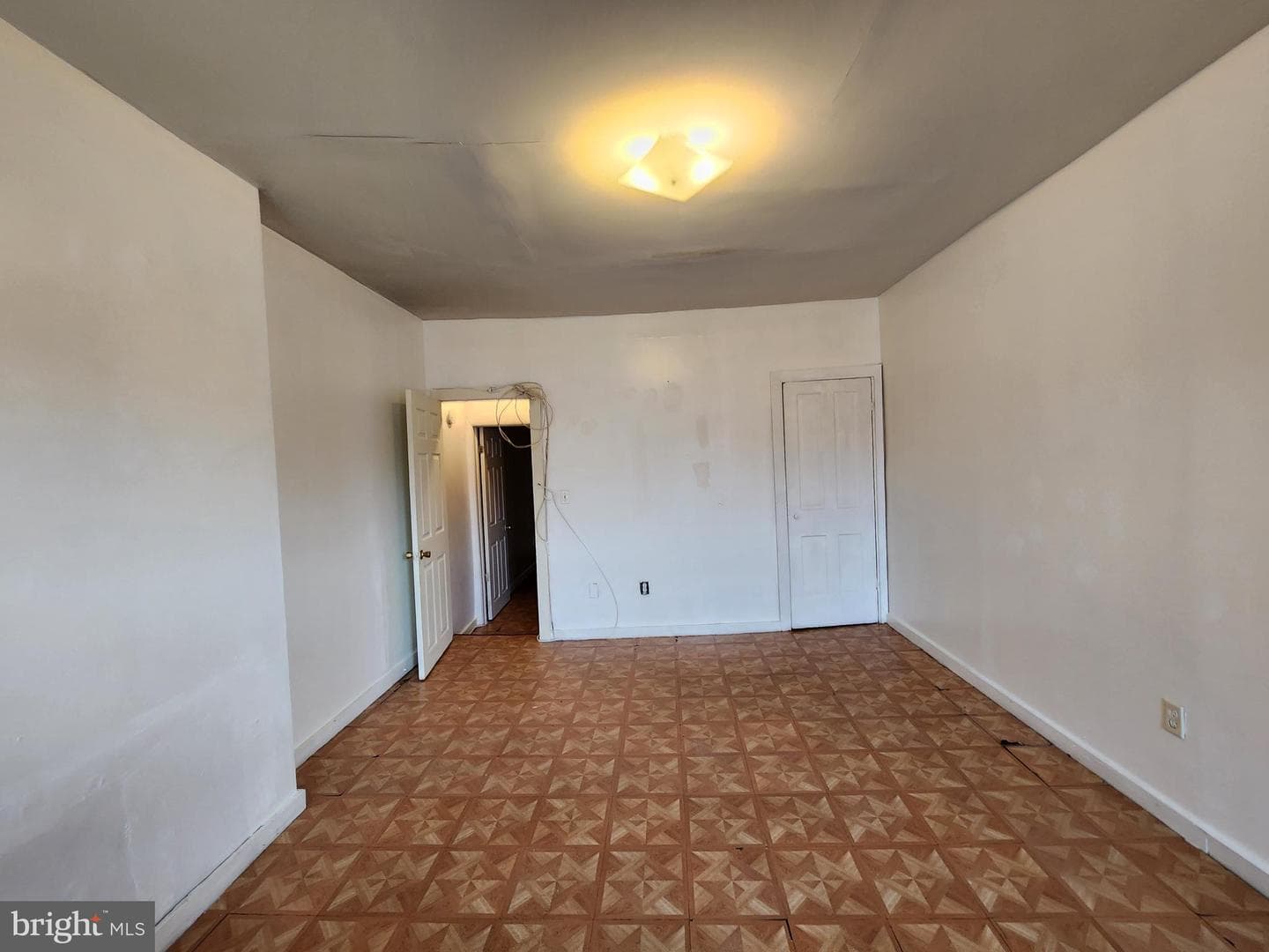 2142 W Fayette Street photo 11