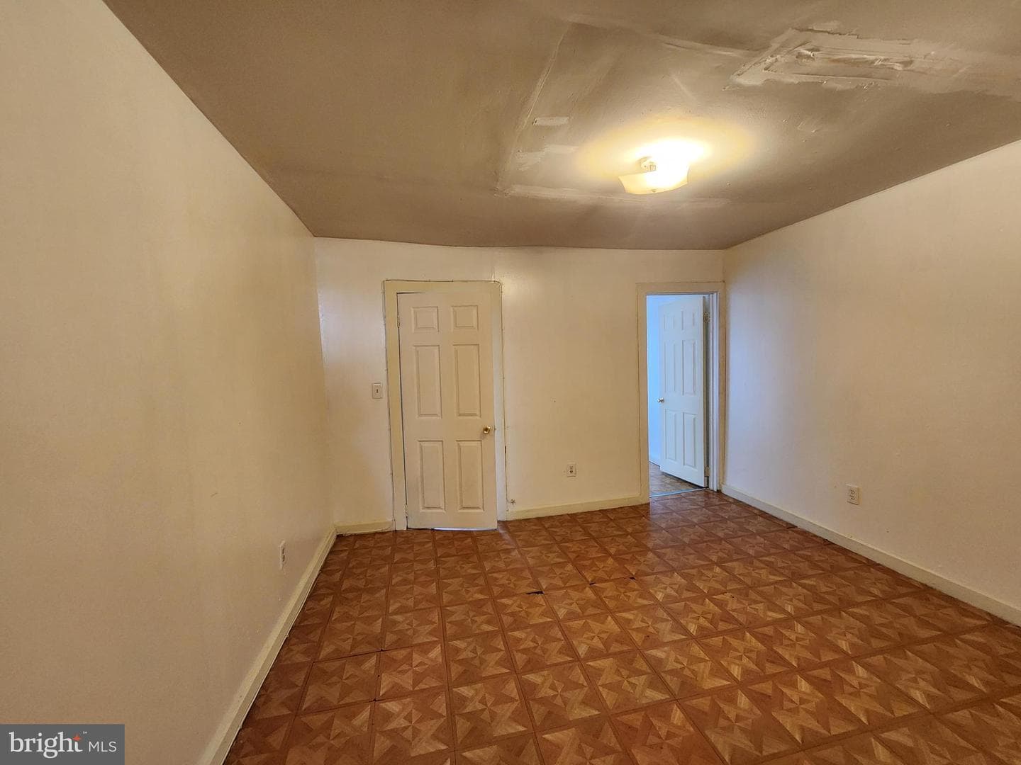 2142 W Fayette Street photo 12