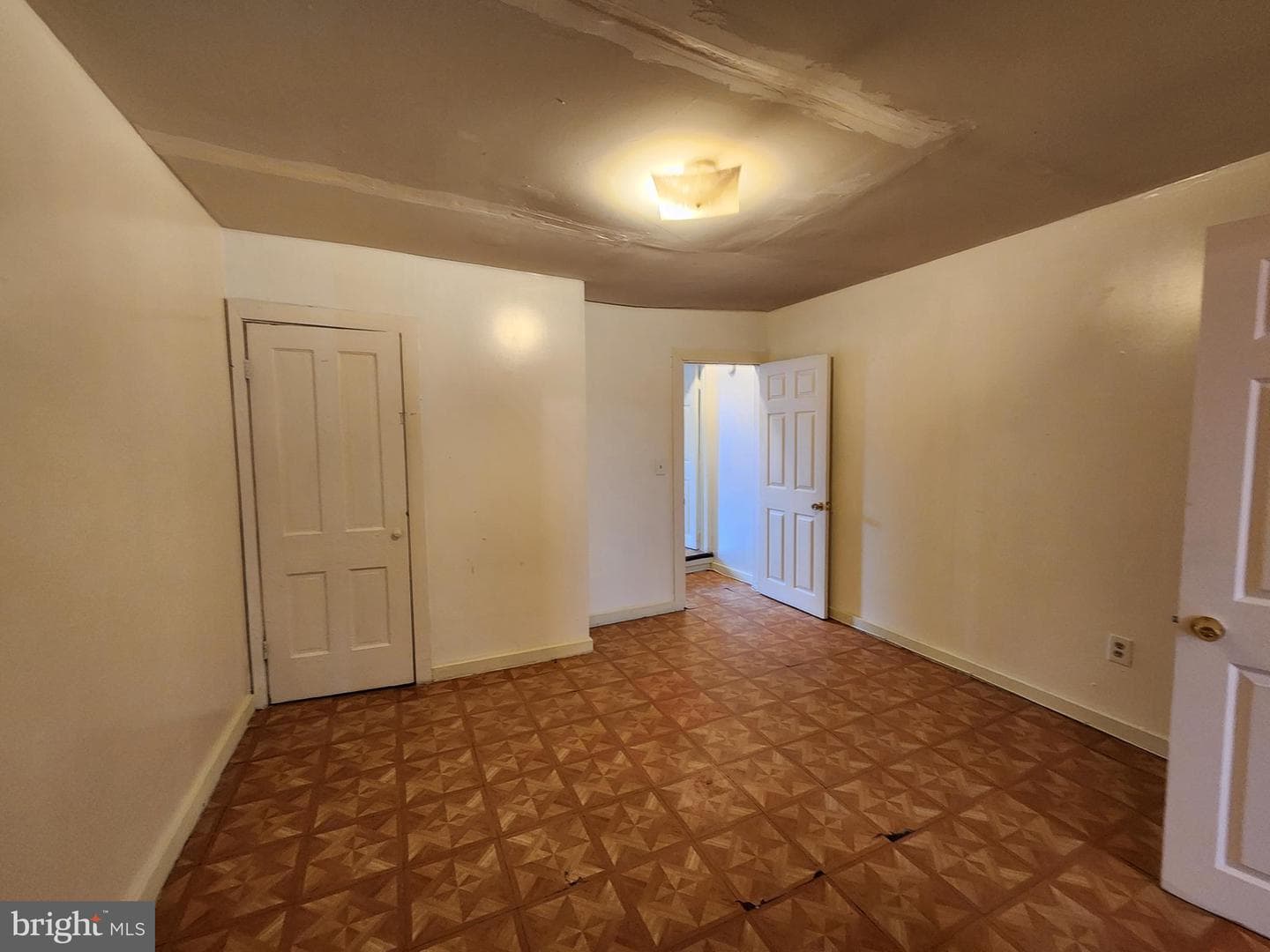 2142 W Fayette Street photo 18