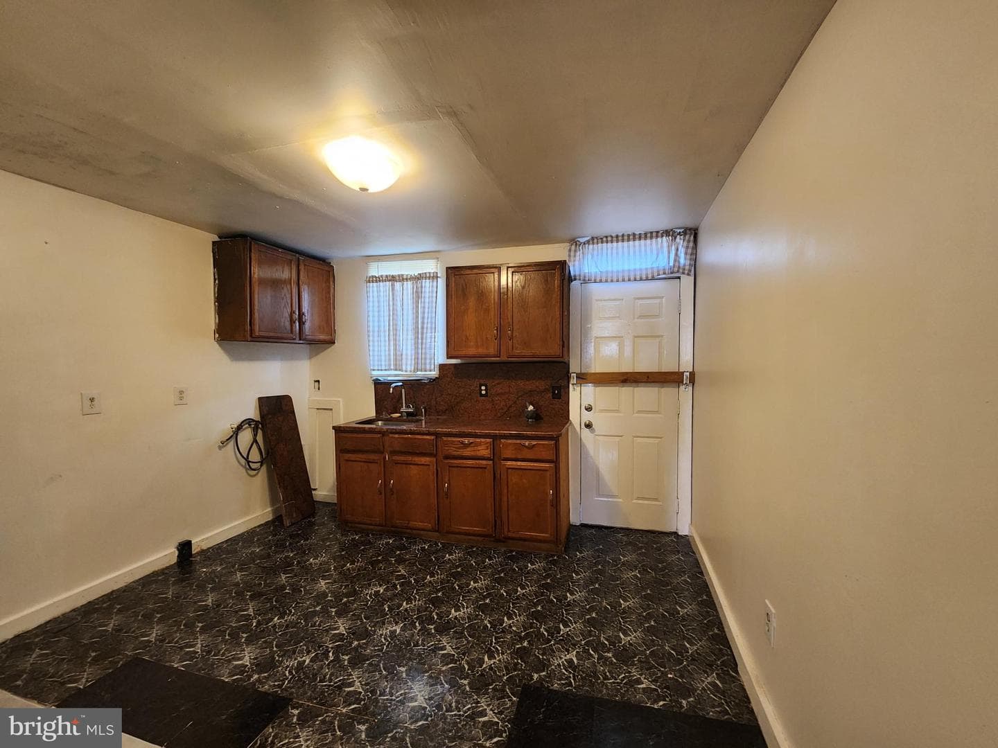2142 W Fayette Street photo 7