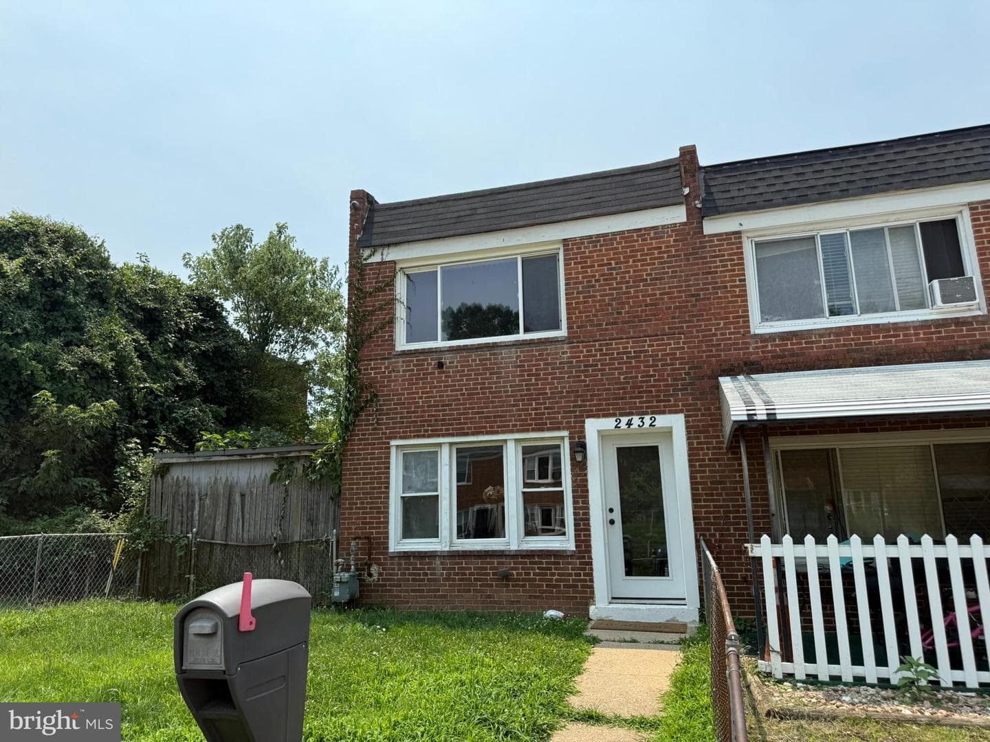 2432 Harriet Avenue photo 2