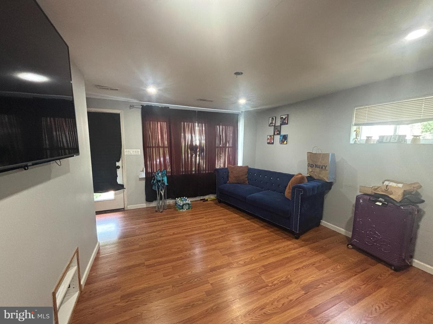 2432 Harriet Avenue photo 4