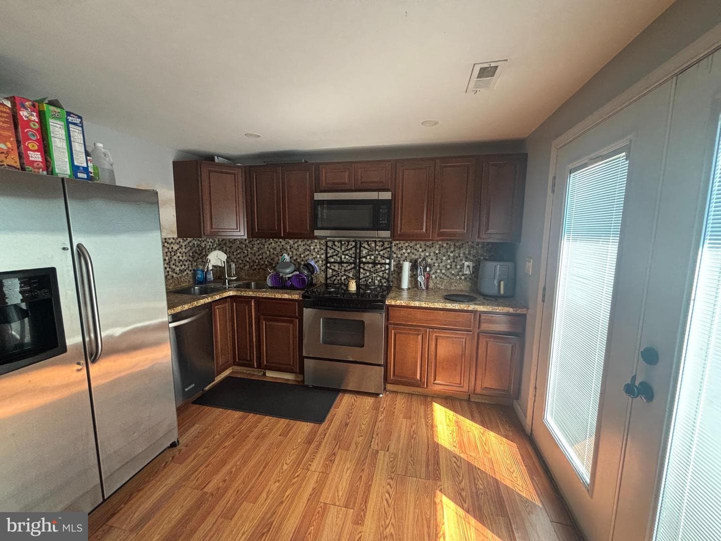 2432 Harriet Avenue photo 9