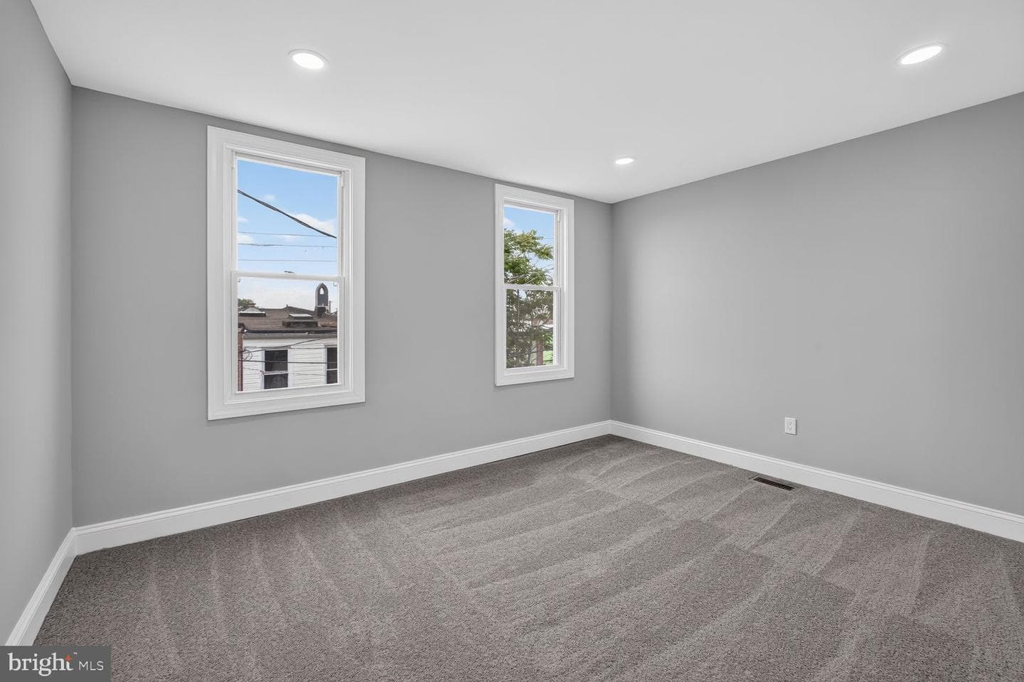 2605 E Hoffman Street photo 17