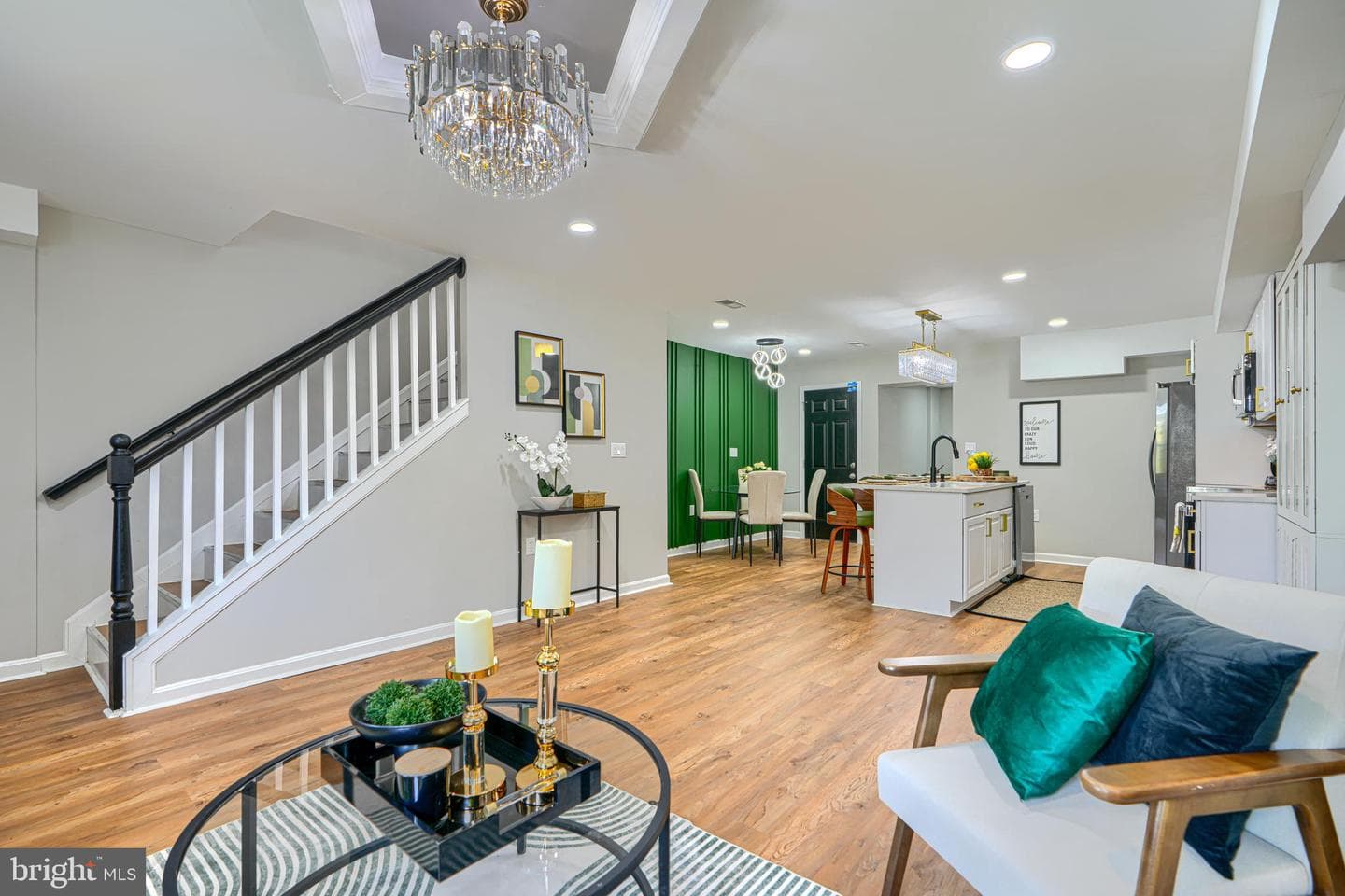 3023 W Garrison Avenue photo 4