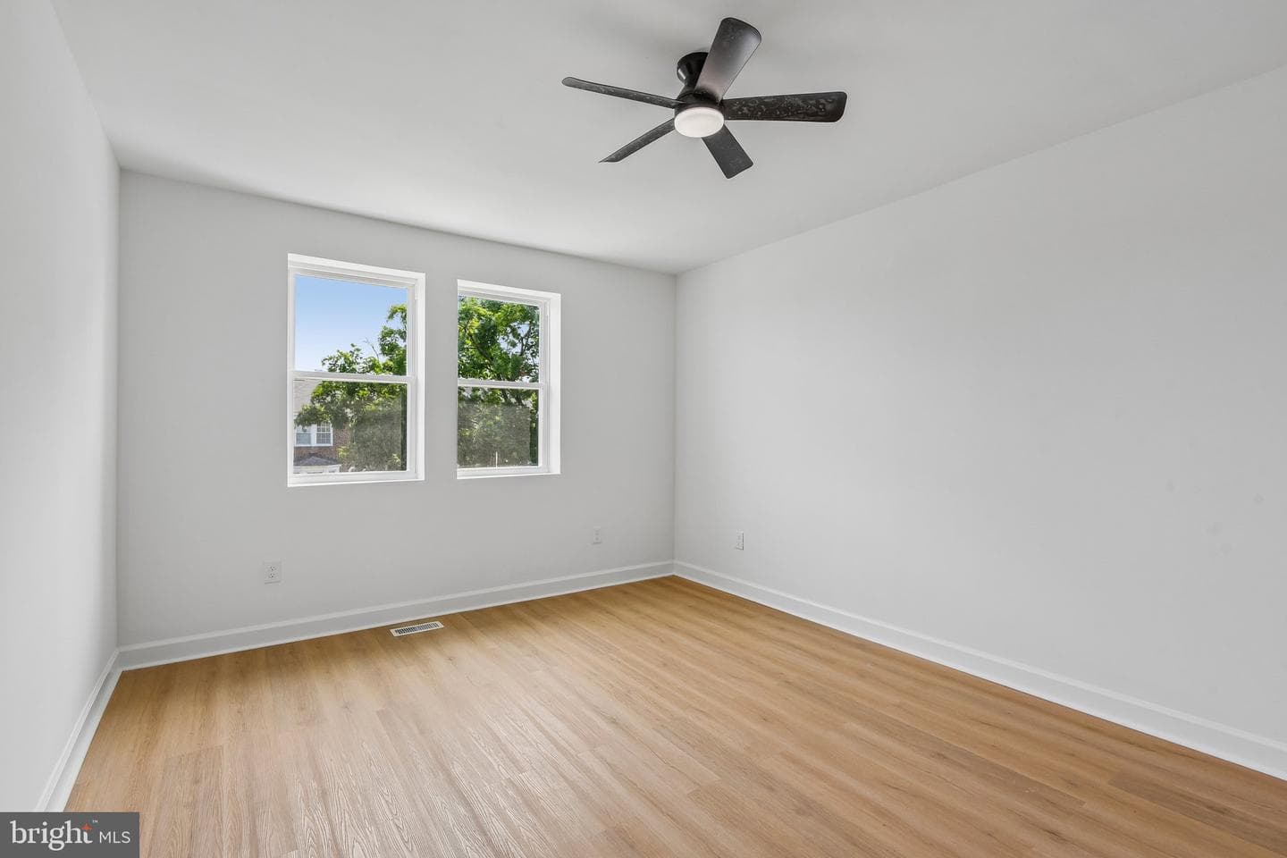 1528 Sheffield Road photo 27