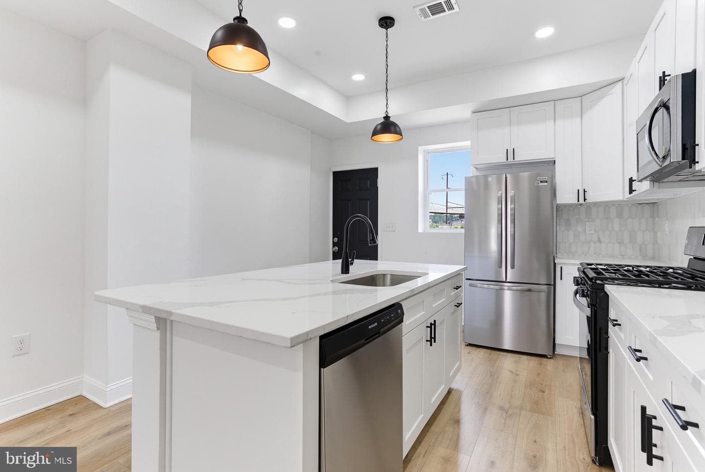 1315 N Broadway photo 9