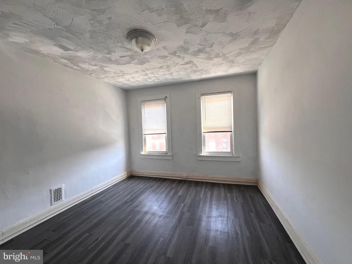 2514 E Madison Street photo 6