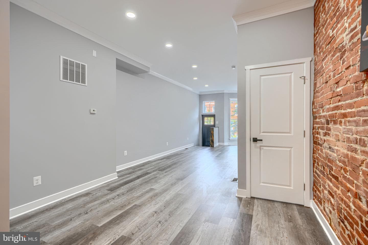 110 N Lakewood Avenue photo 11
