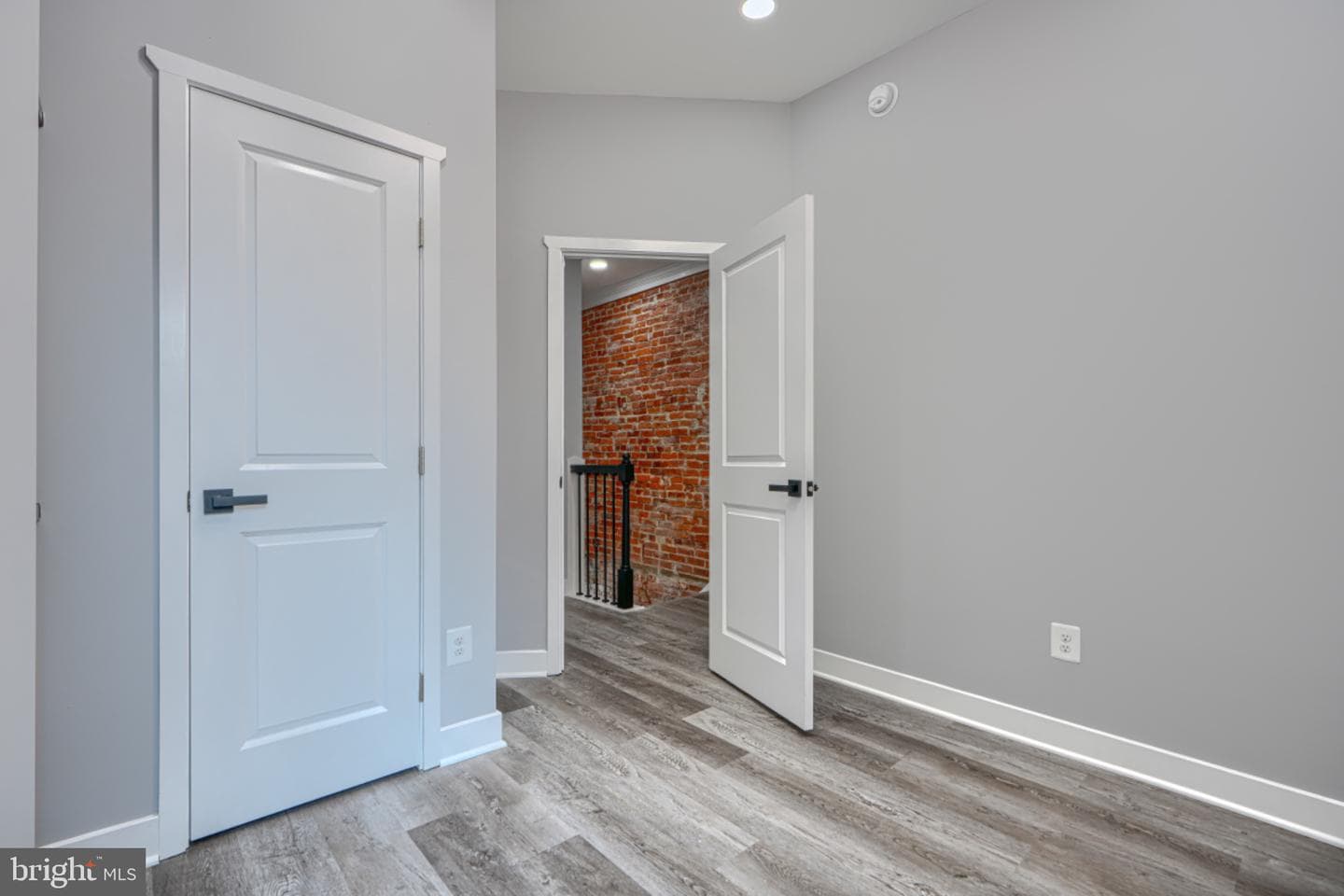 110 N Lakewood Avenue photo 23