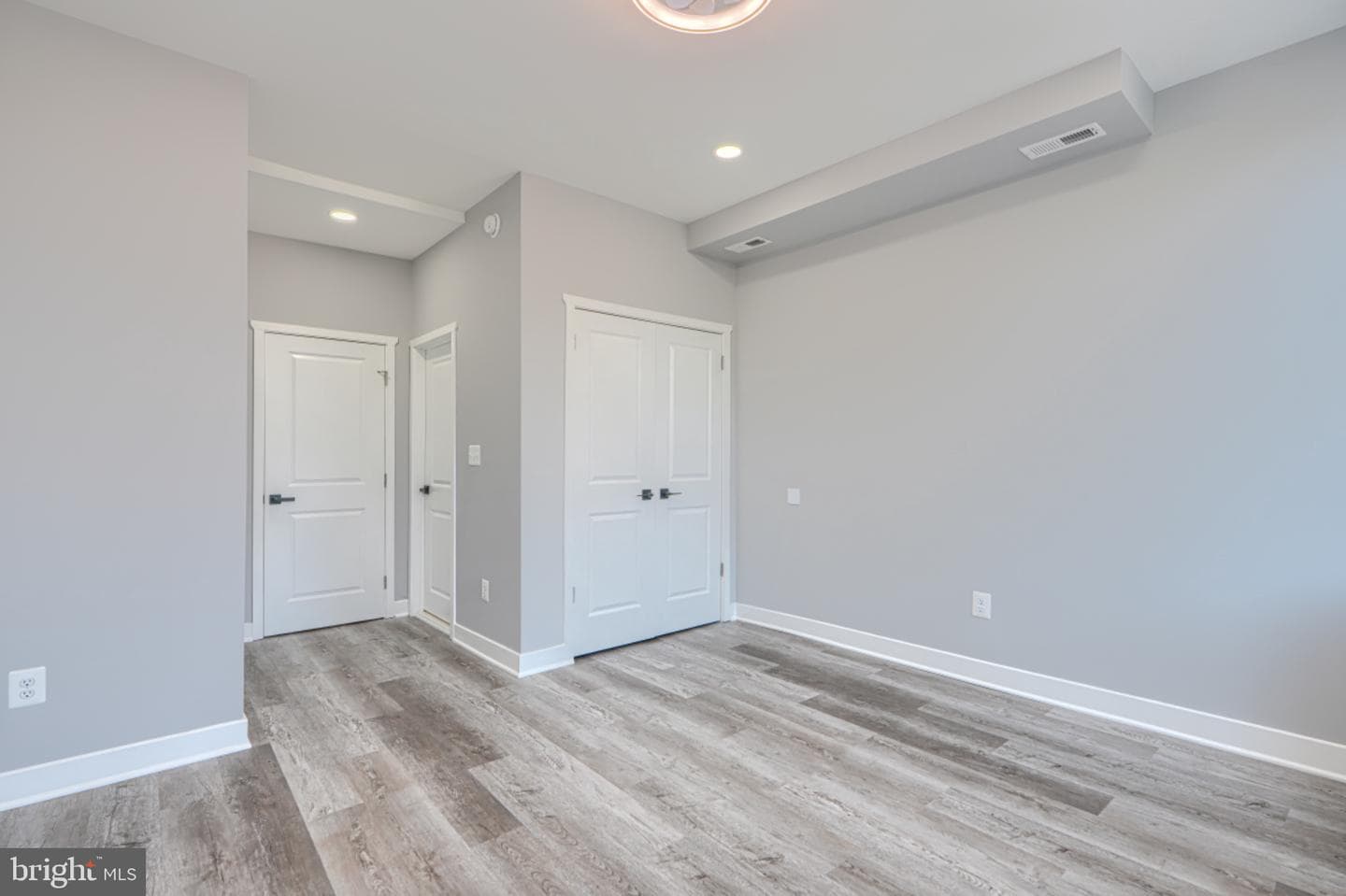 110 N Lakewood Avenue photo 34