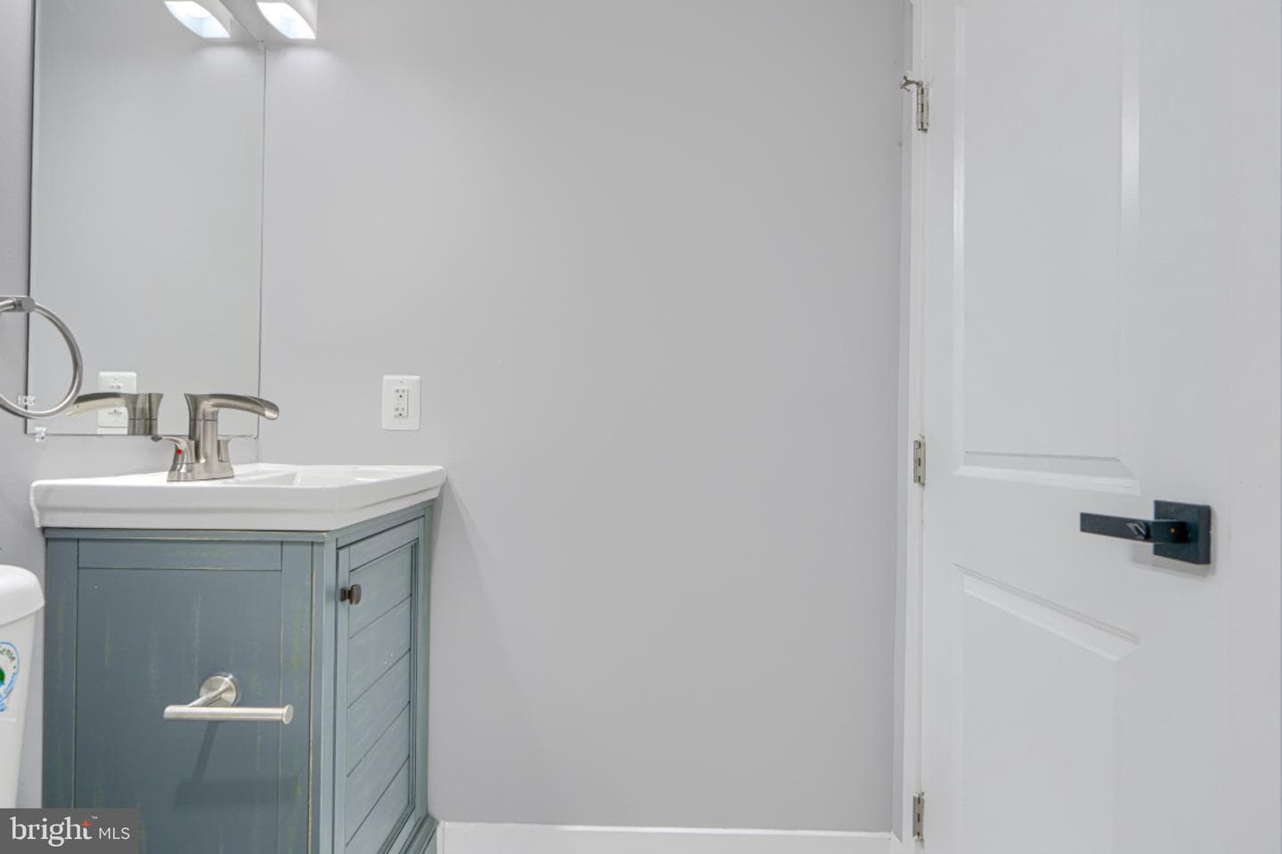 110 N Lakewood Avenue photo 38