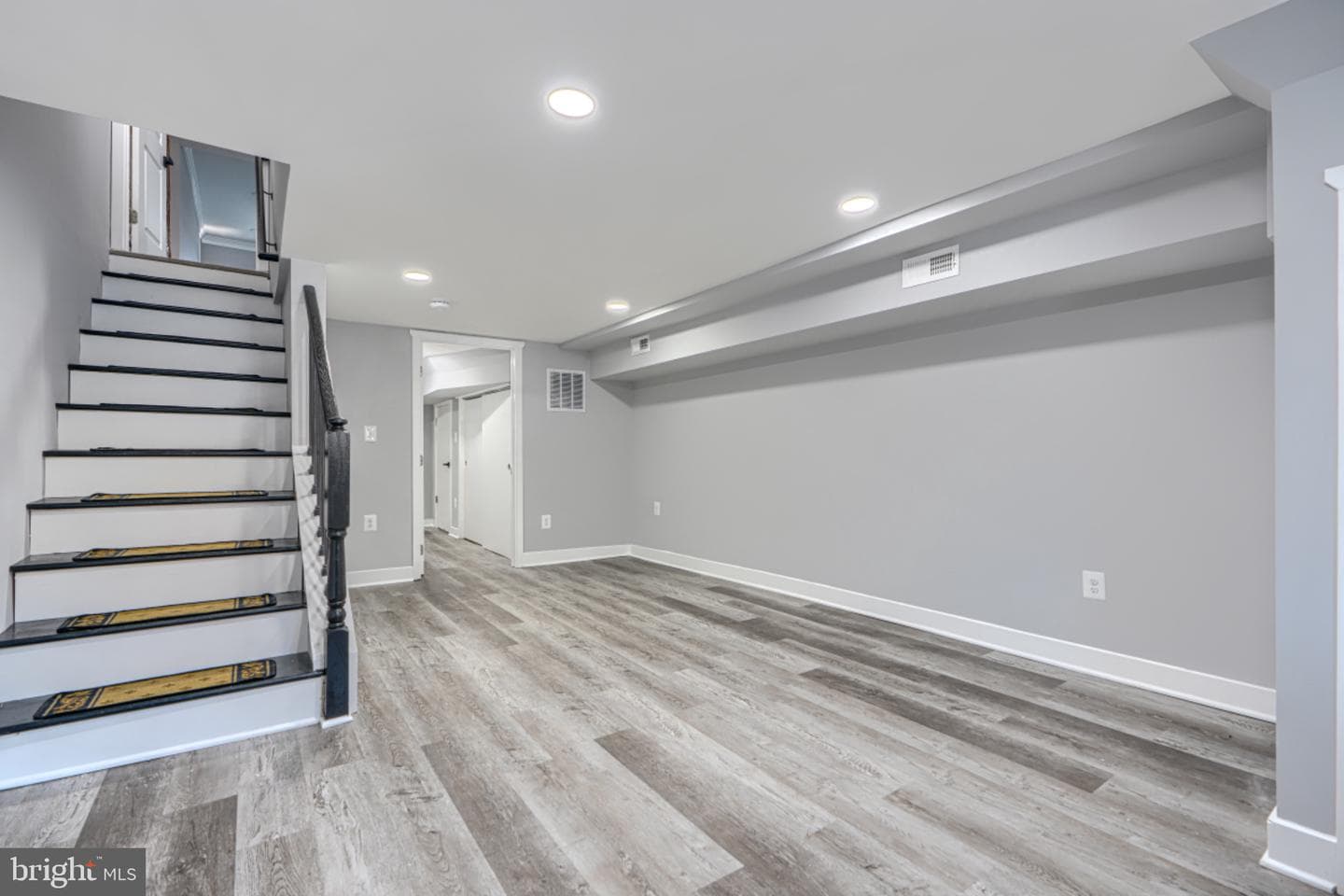 110 N Lakewood Avenue photo 39