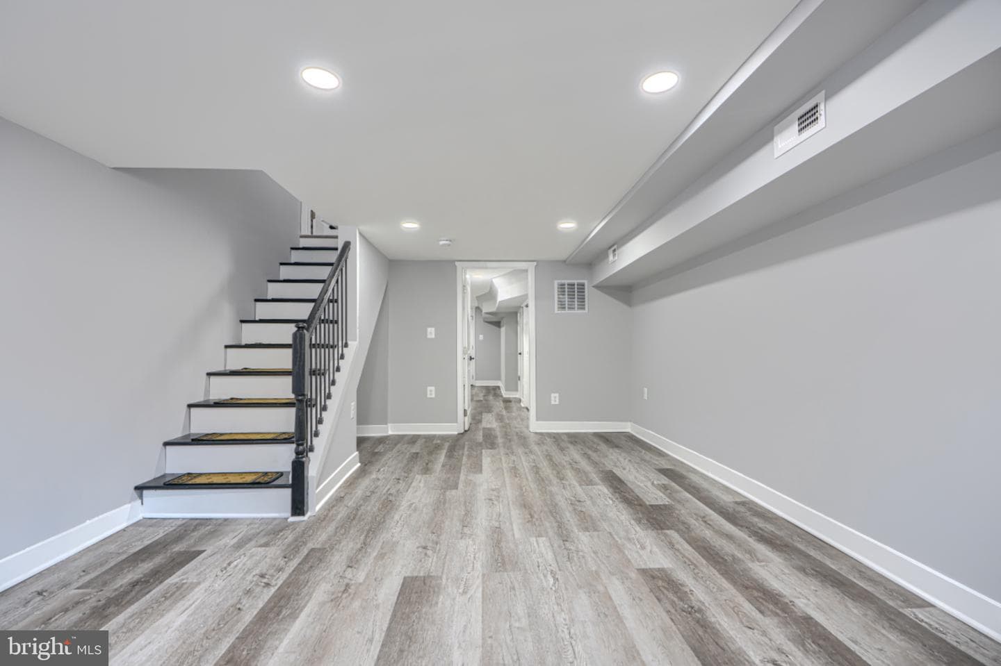 110 N Lakewood Avenue photo 40