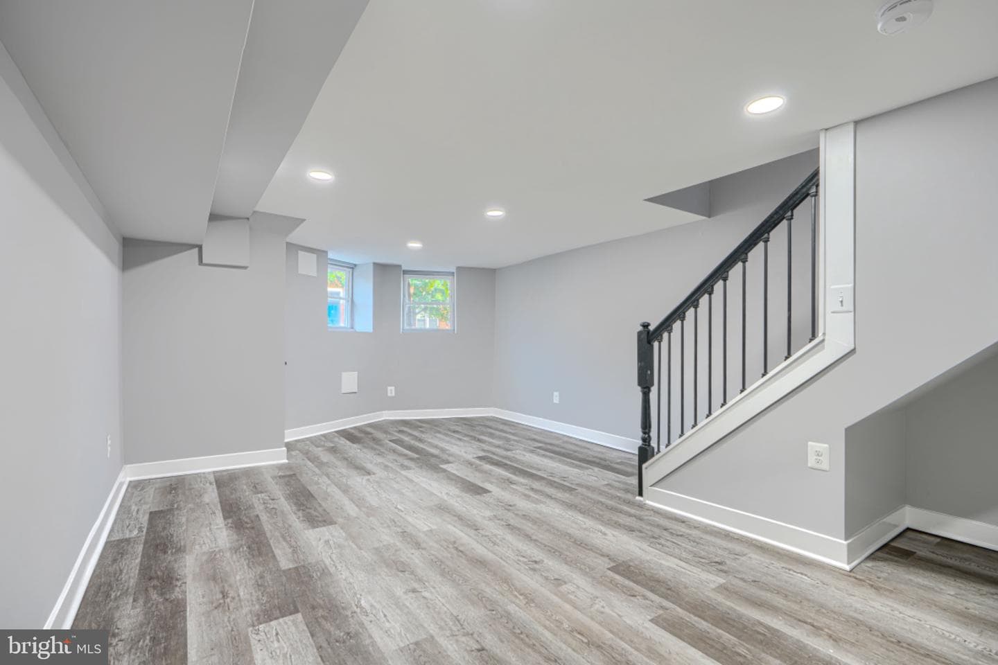 110 N Lakewood Avenue photo 41