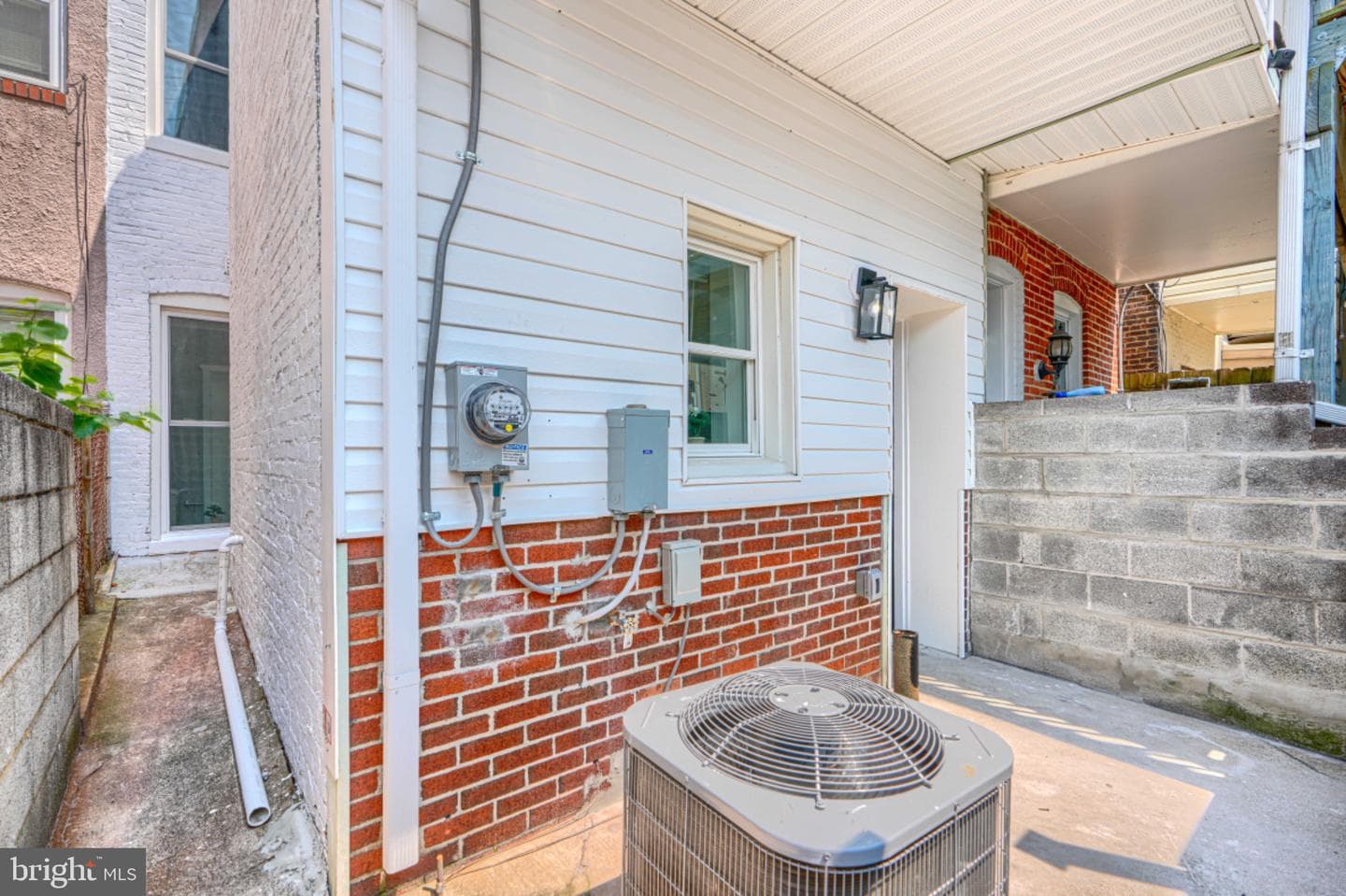 110 N Lakewood Avenue photo 52