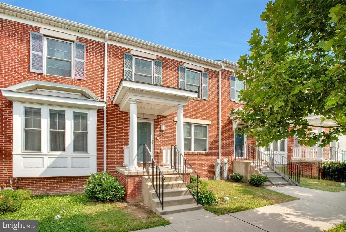 589 Baker Street photo 1