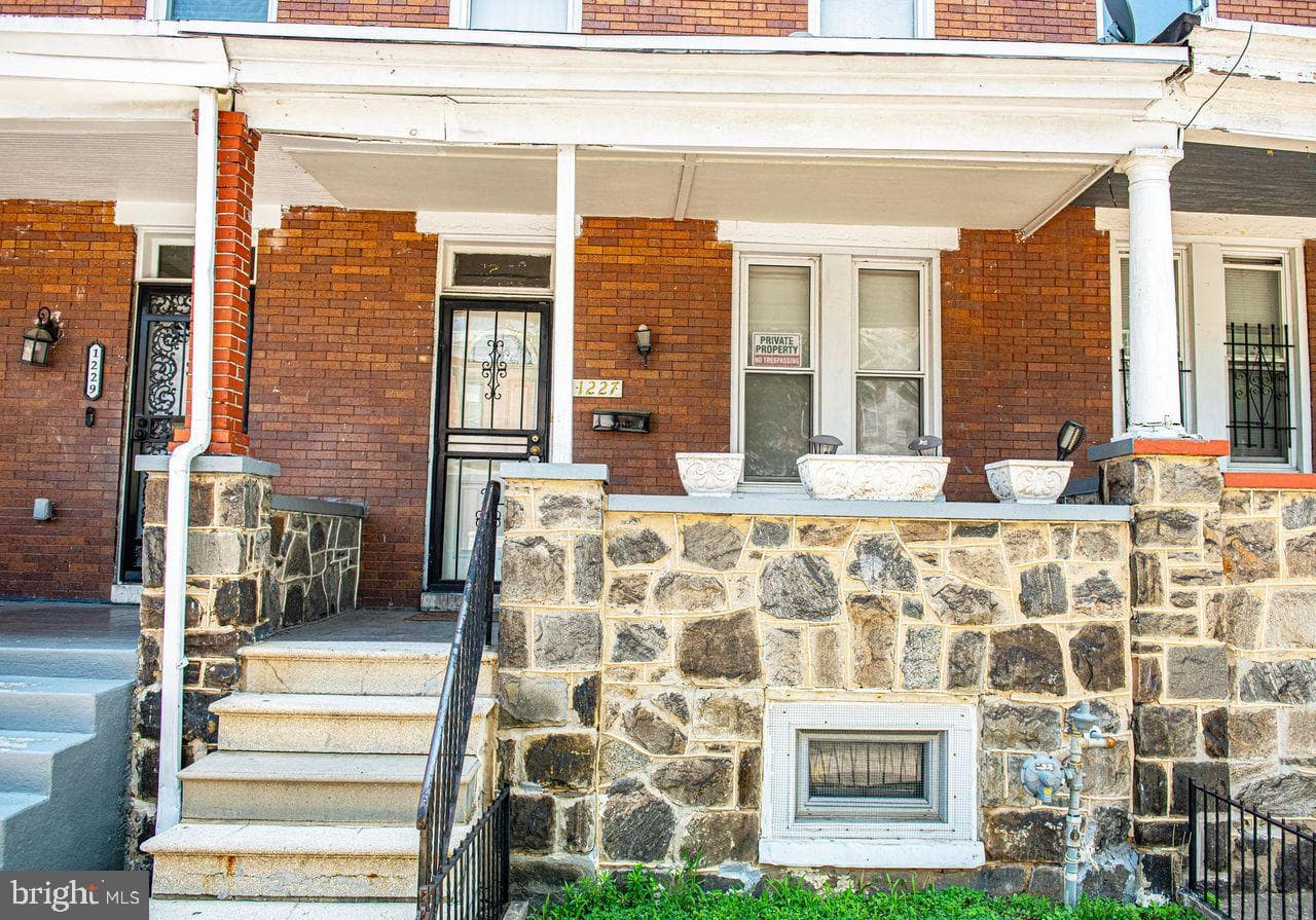 1227 N Potomac Street photo 3