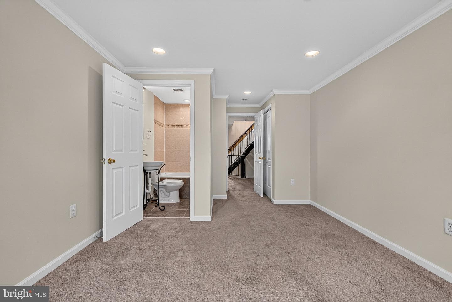 418 N Chester Street photo 16