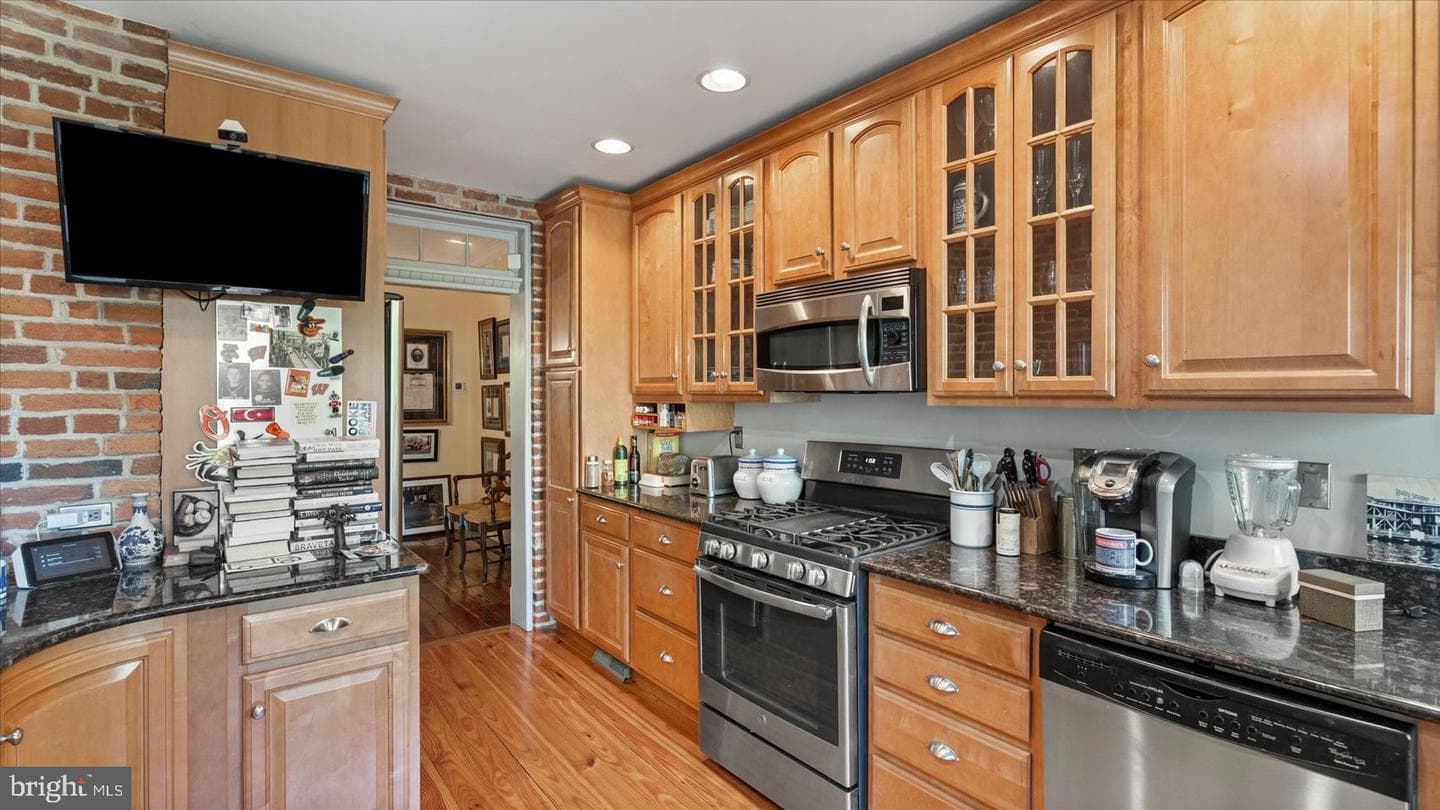 114 Montgomery Street photo 12
