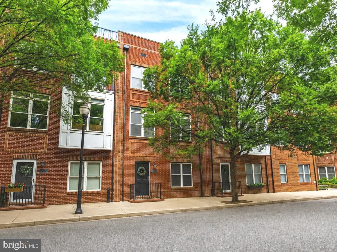 1420 Benjamin Street photo 1