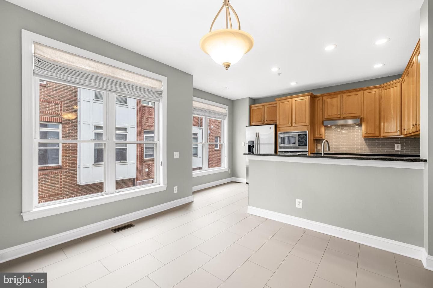 1420 Benjamin Street photo 17