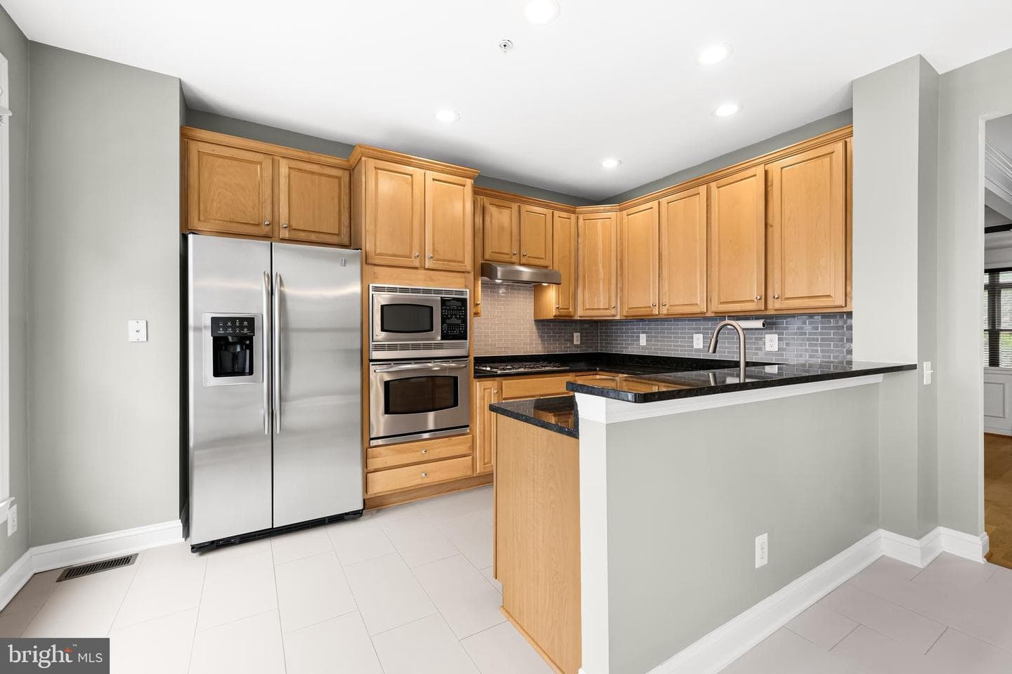 1420 Benjamin Street photo 18