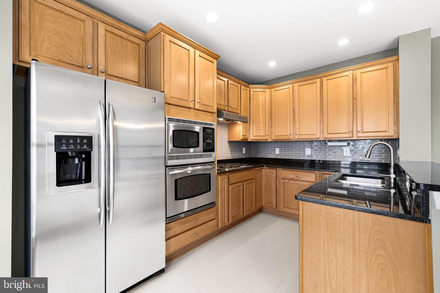 1420 Benjamin Street photo 19