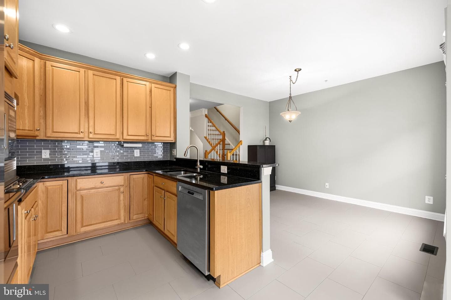 1420 Benjamin Street photo 20