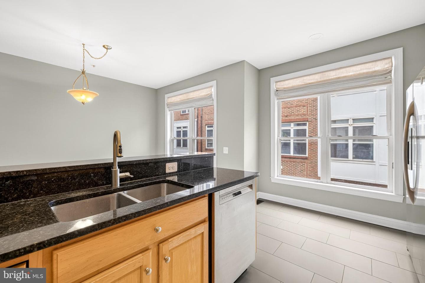 1420 Benjamin Street photo 22