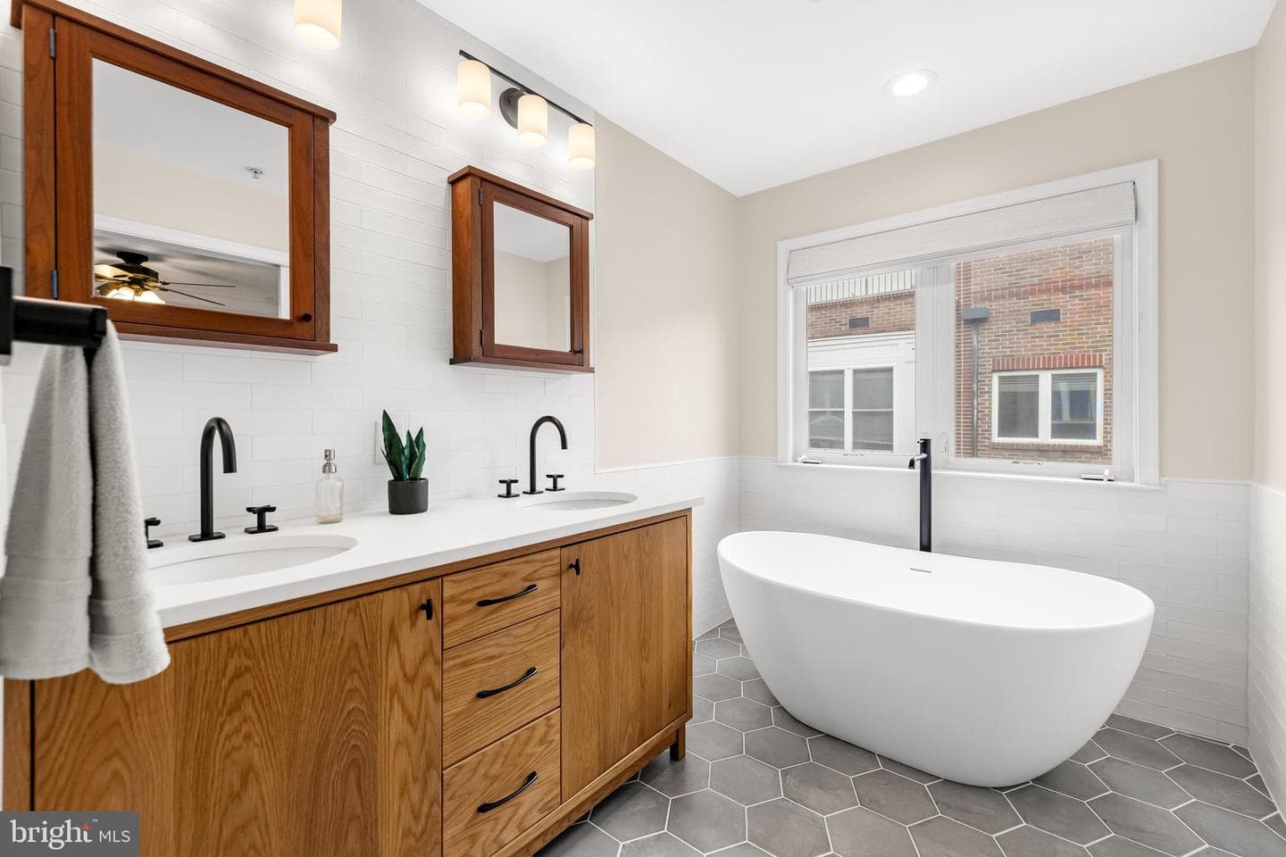1420 Benjamin Street photo 27