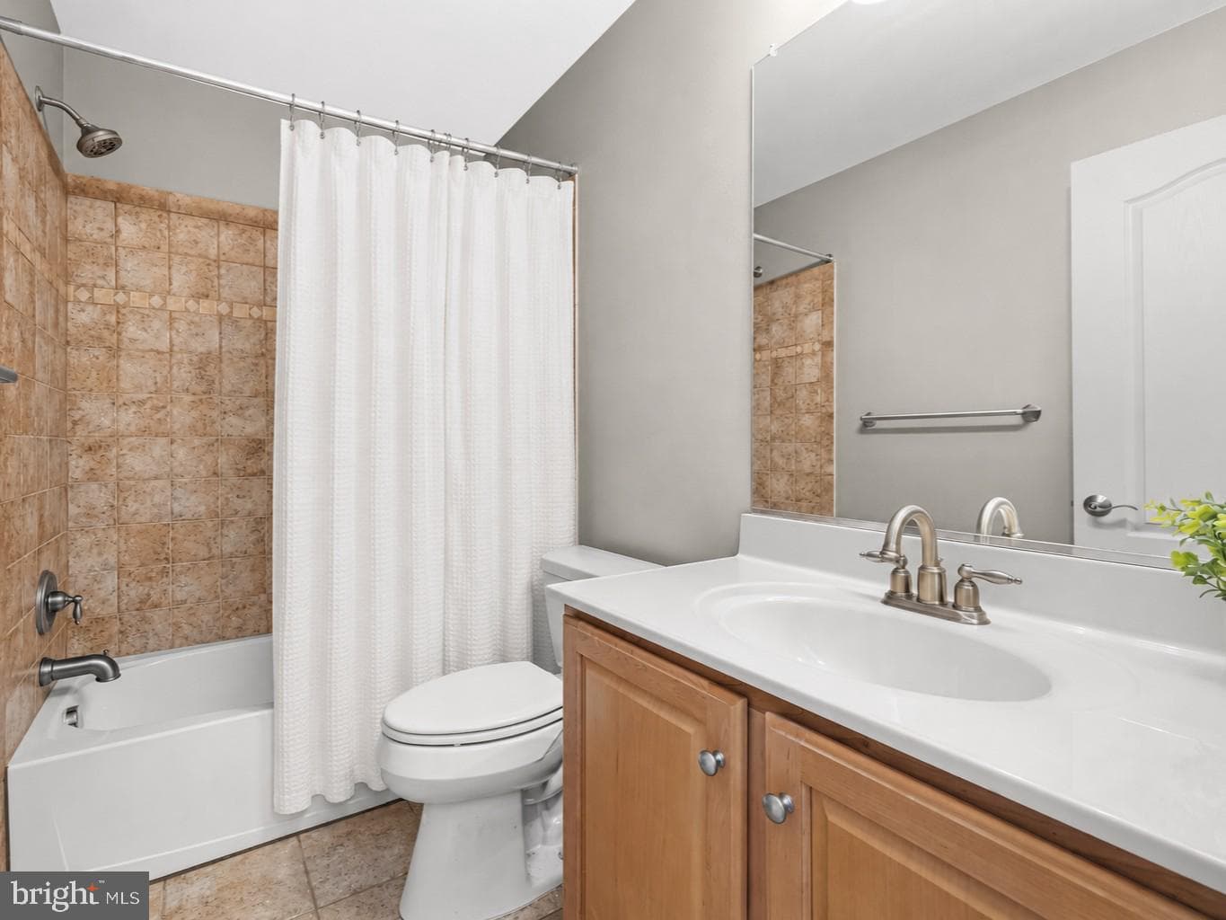 1420 Benjamin Street photo 32