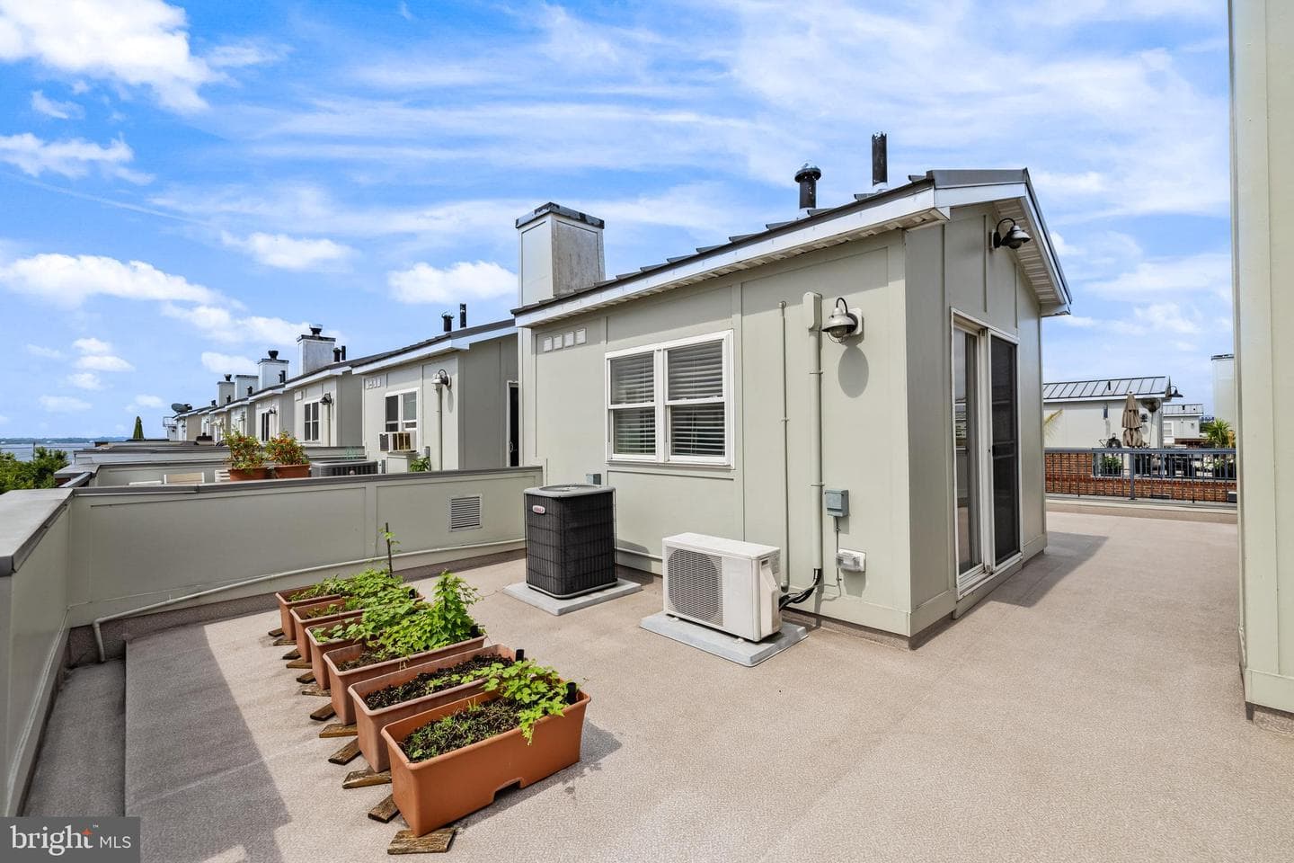 1420 Benjamin Street photo 38