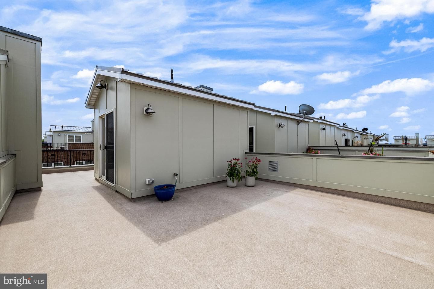 1420 Benjamin Street photo 41